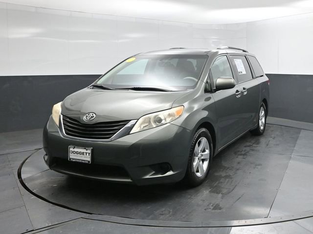 Used 2013 Toyota Sienna LE image 30