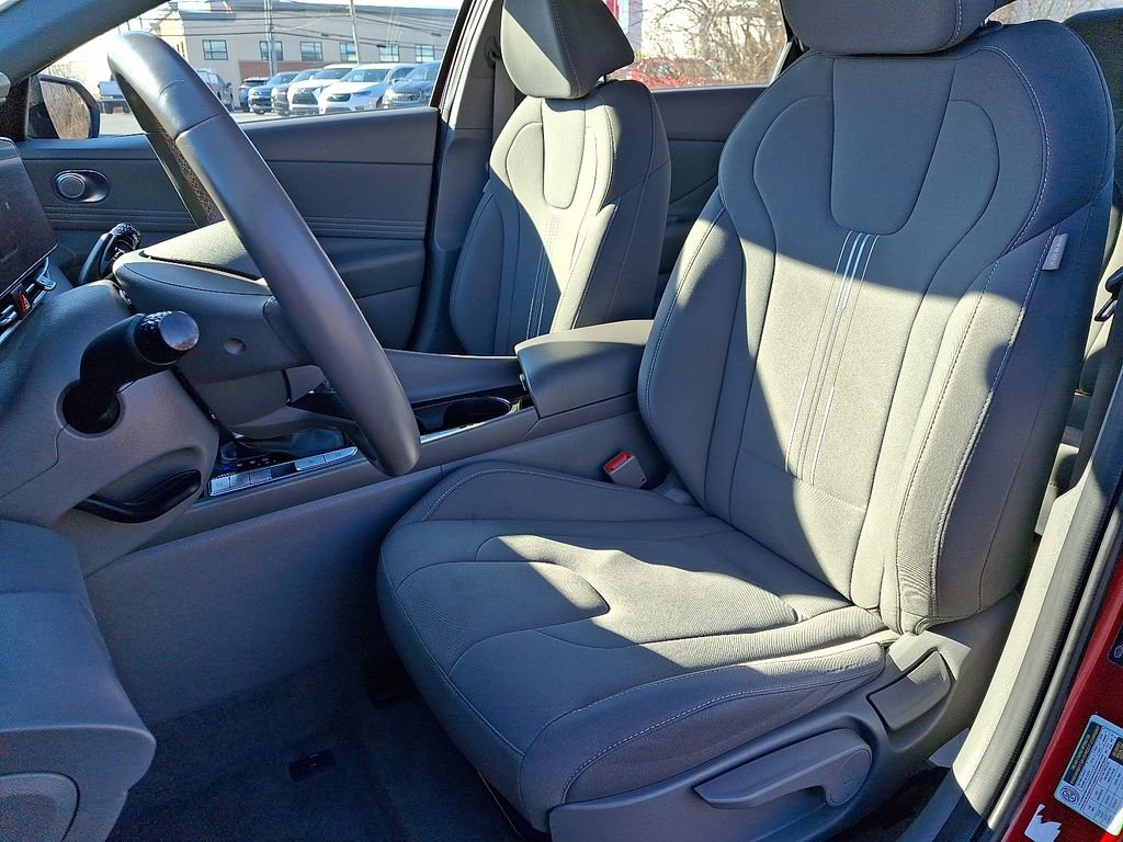 Used 2023 Hyundai Elantra SEL w/ Convenience Package image 13