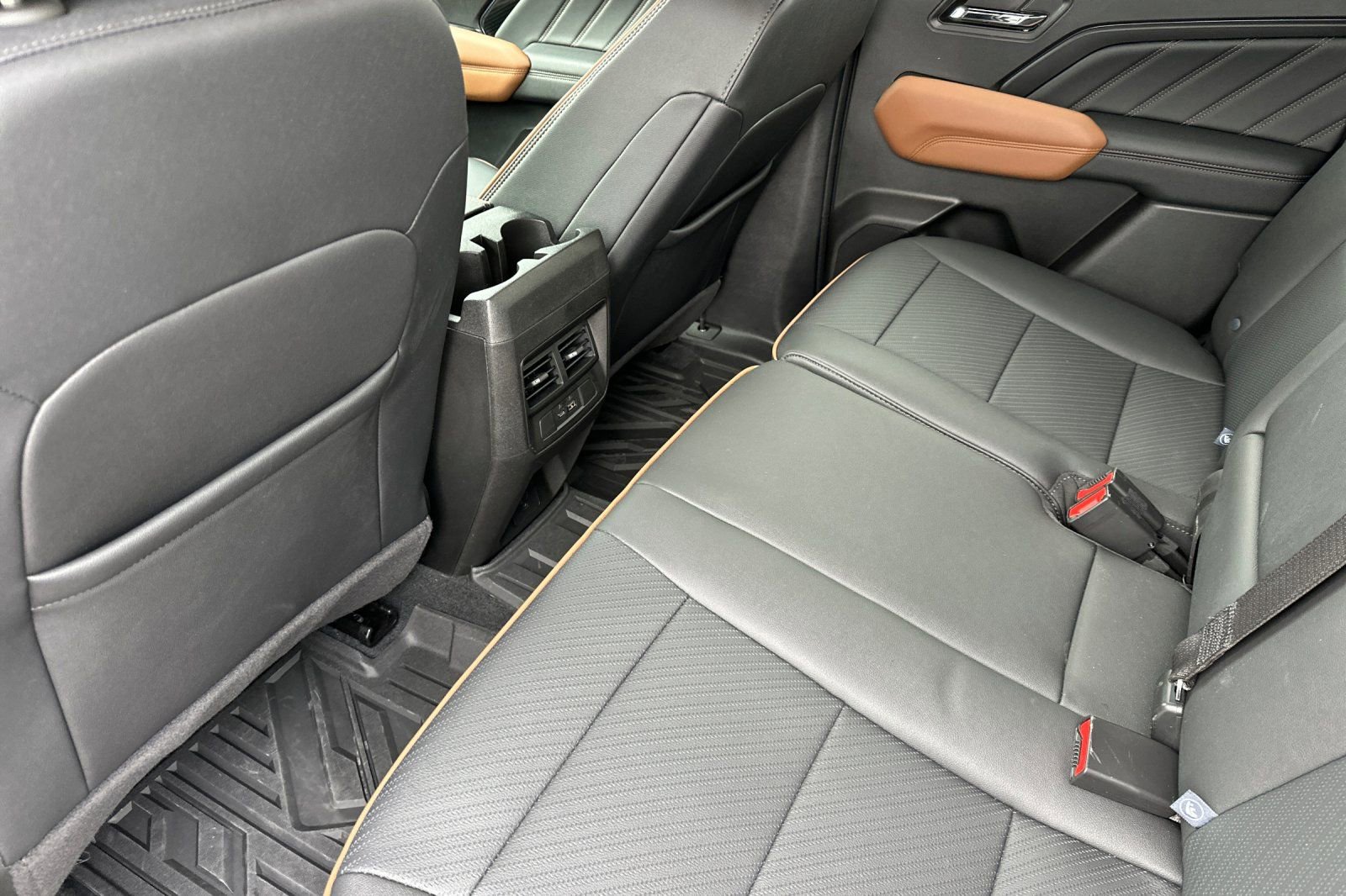 Used 2024 GMC Canyon AT4 w/ LPO, Off Road Lift Package image 13