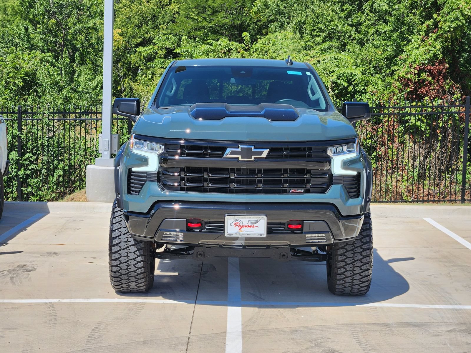 Used 2025 Chevrolet Silverado 1500 LT Trail Boss AWD/4WD image 6