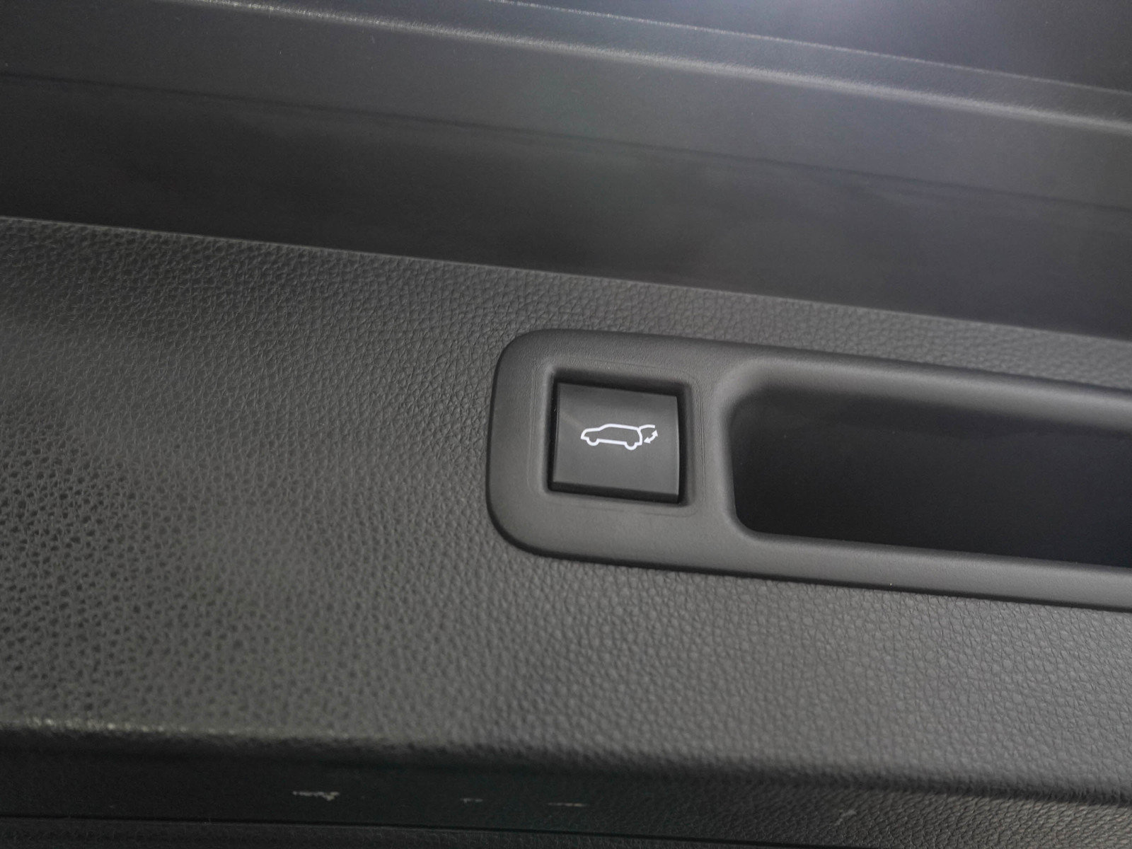 Used 2020 Toyota Highlander XLE AWD/4WD image 11