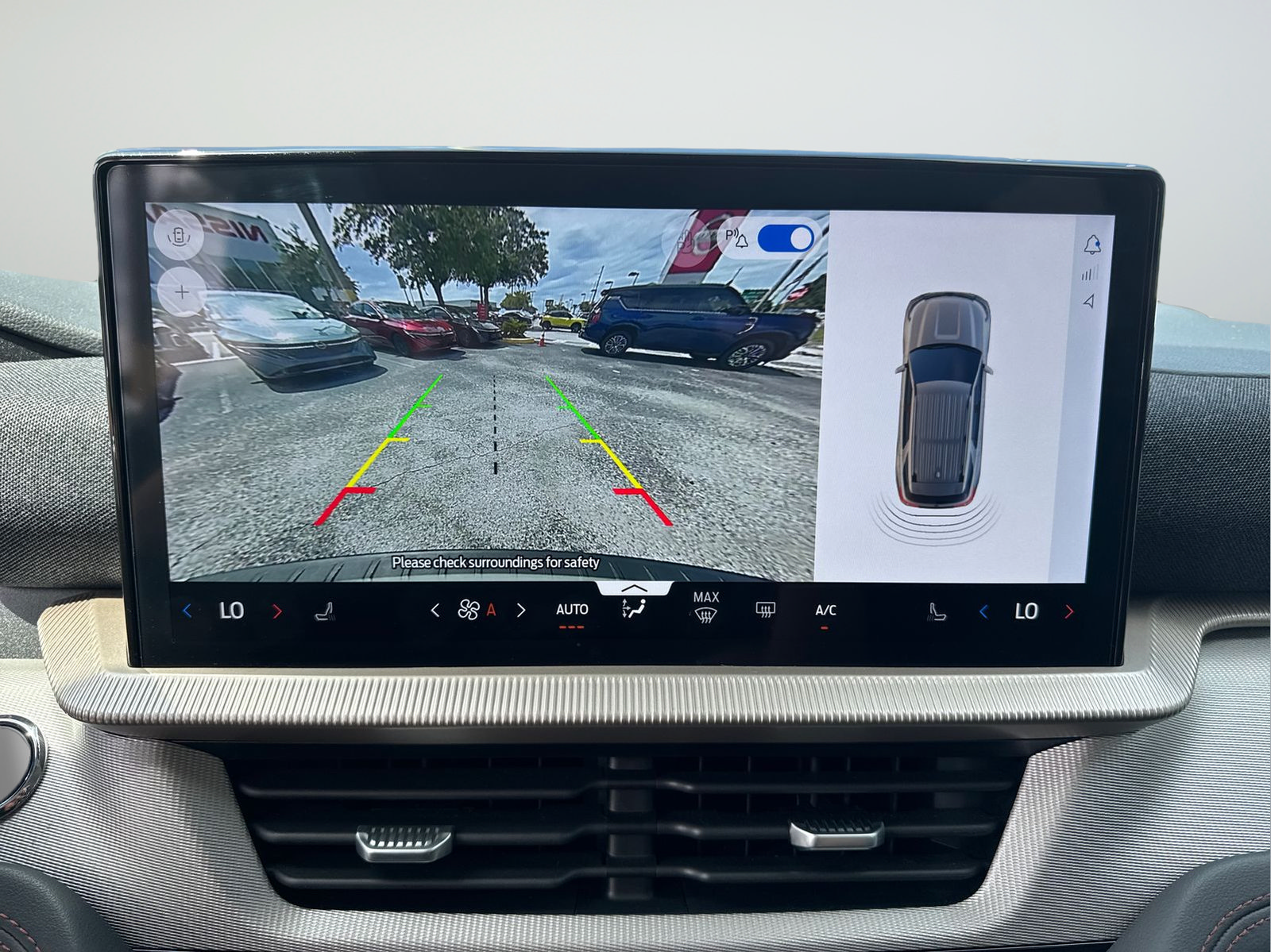 Used 2025 Ford Explorer Active RWD image 26