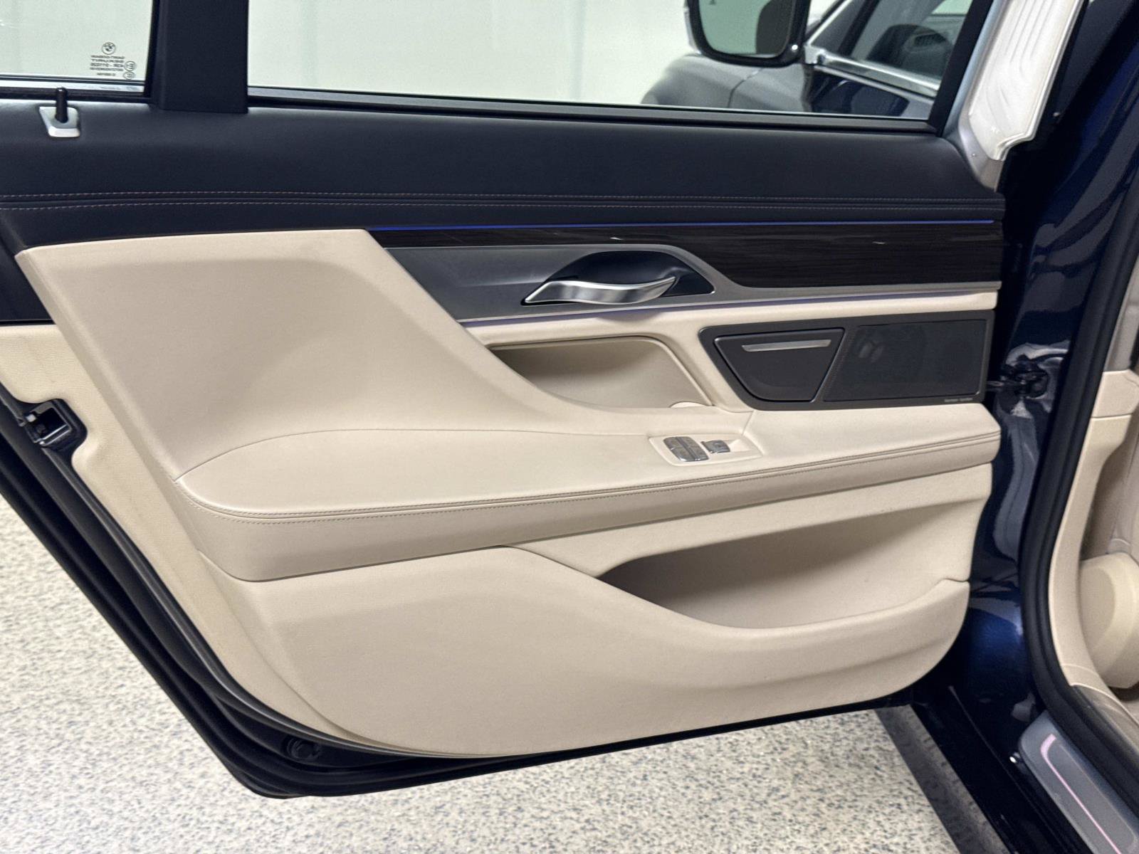 Used 2016 BMW 740i RWD image 10