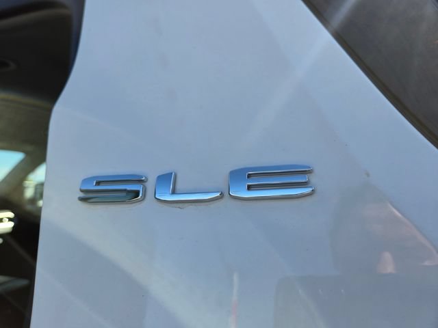 Used 2021 GMC Acadia SLE w/ LPO, Floor Liner Package FWD image 10