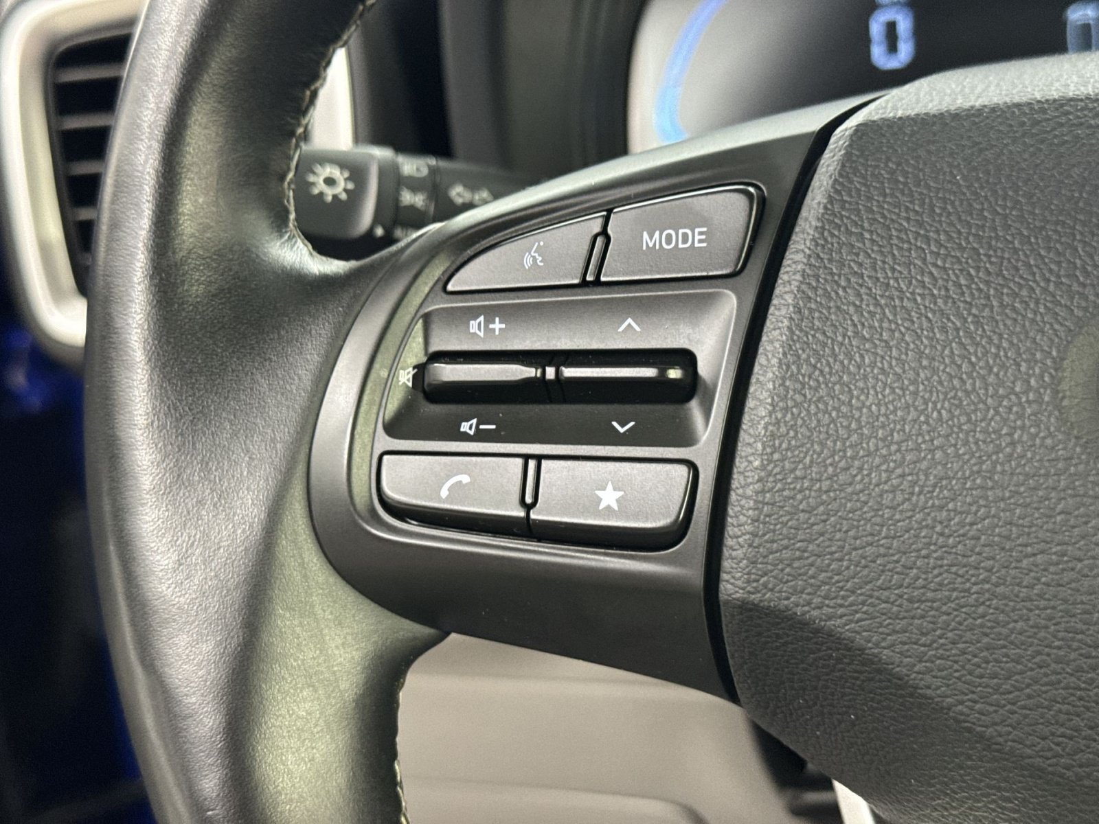 Used 2025 Hyundai Venue SEL FWD image 46