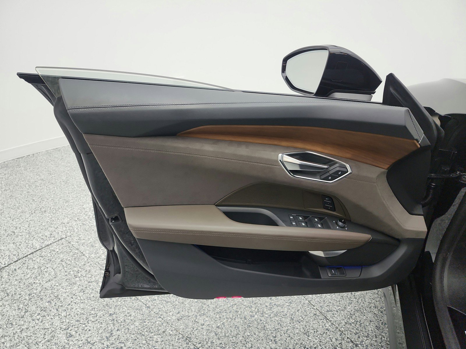 Used 2024 Audi e-tron GT Prestige image 13