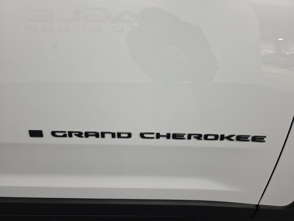 New 2026 Jeep Grand Cherokee Altitude AWD/4WD image 15
