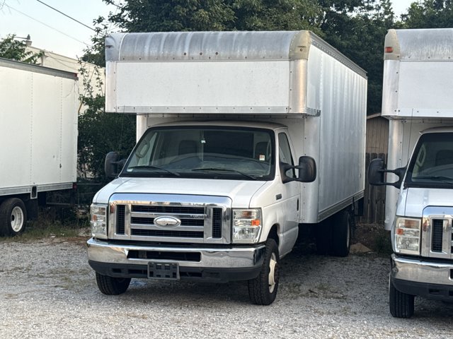 Used 2016 Ford E-450 and Econoline 450 Super Duty RWD image 3