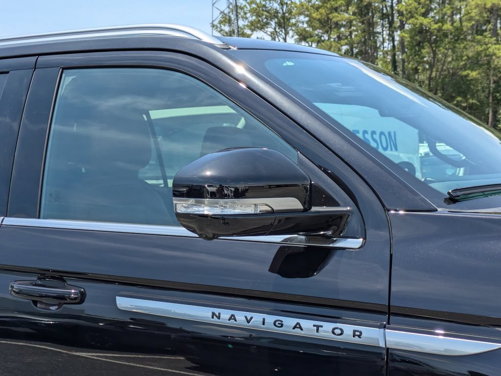New 2027 Lincoln Navigator Reserve AWD/4WD image 12