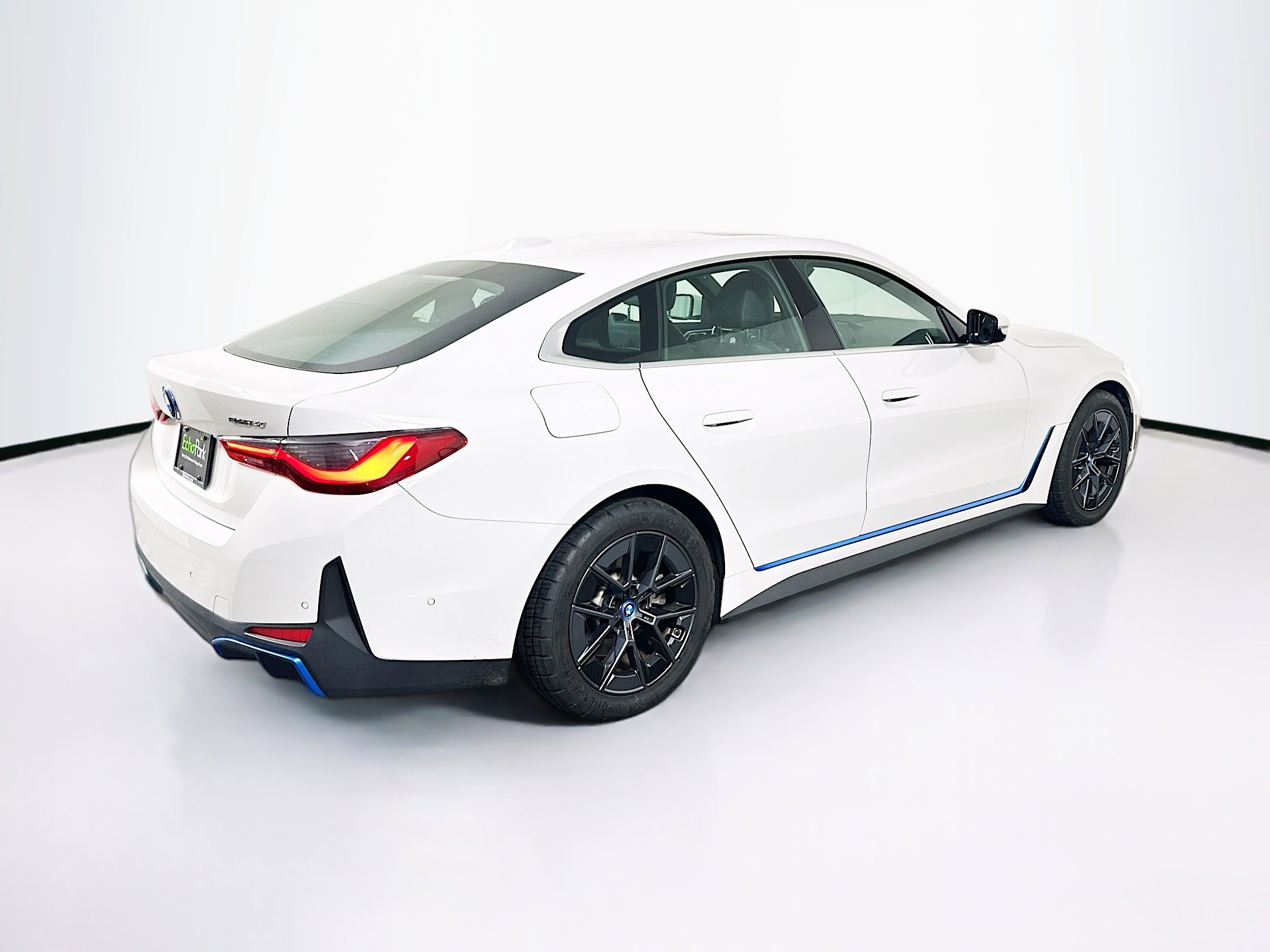 Used 2024 BMW i4 eDrive40 RWD image 9