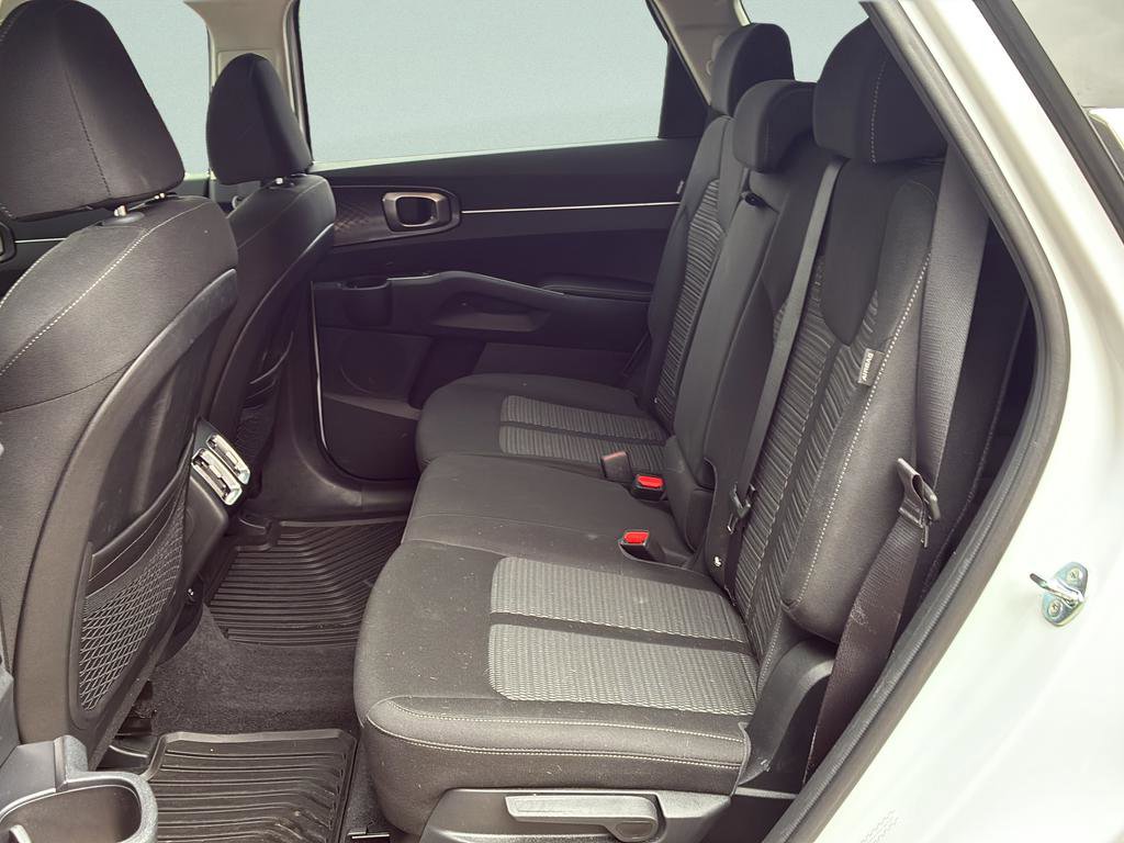 Used 2025 Kia Sorento LX FWD image 14