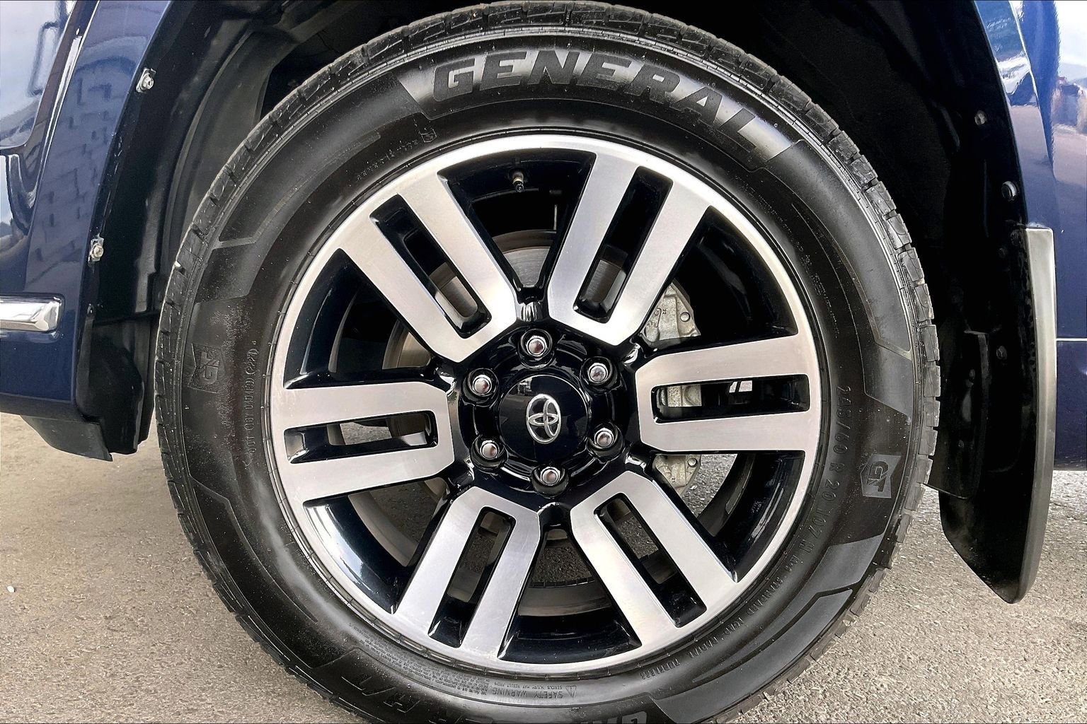 Used 2022 Toyota 4Runner Limited AWD/4WD image 27