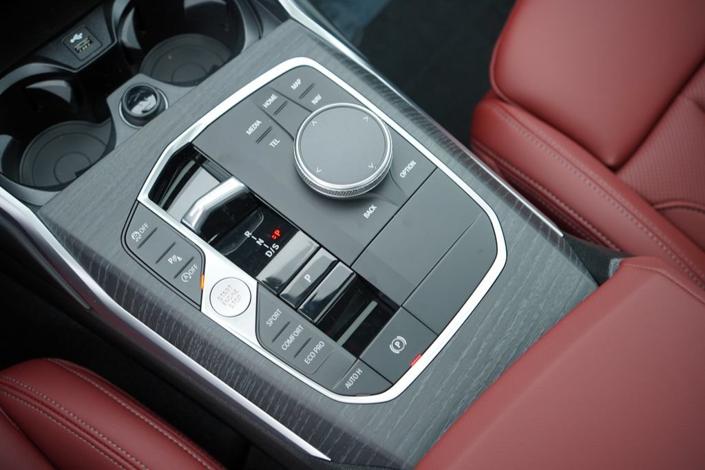 Used 2026 BMW 330i Sedan w/ M Sport Package RWD image 18