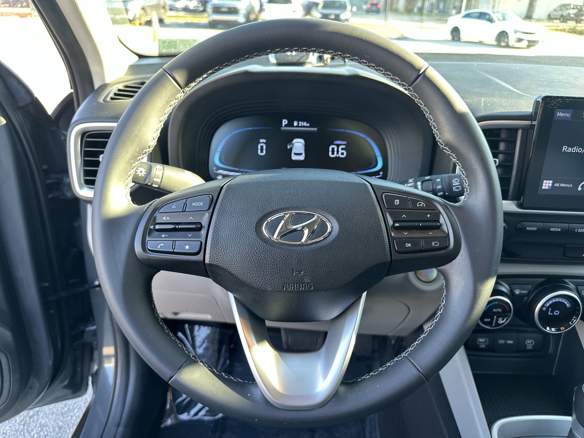 Used 2024 Hyundai Venue SEL image 11