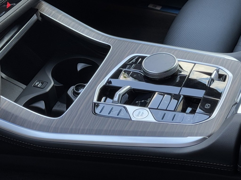 Used 2026 BMW X5 xDrive50e w/ Premium Package image 11