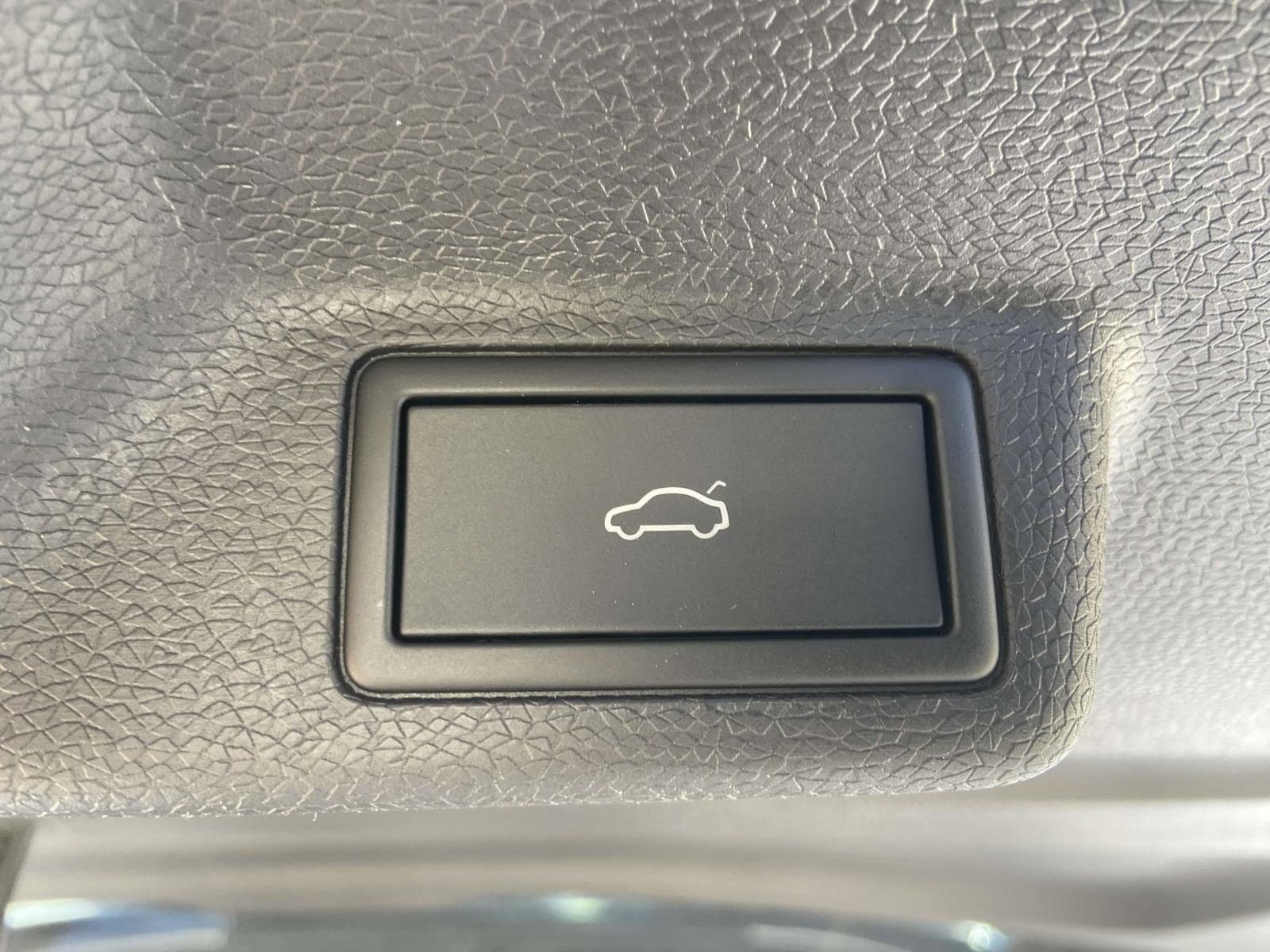 New 2025 Volkswagen ID. Buzz Pro S RWD image 13