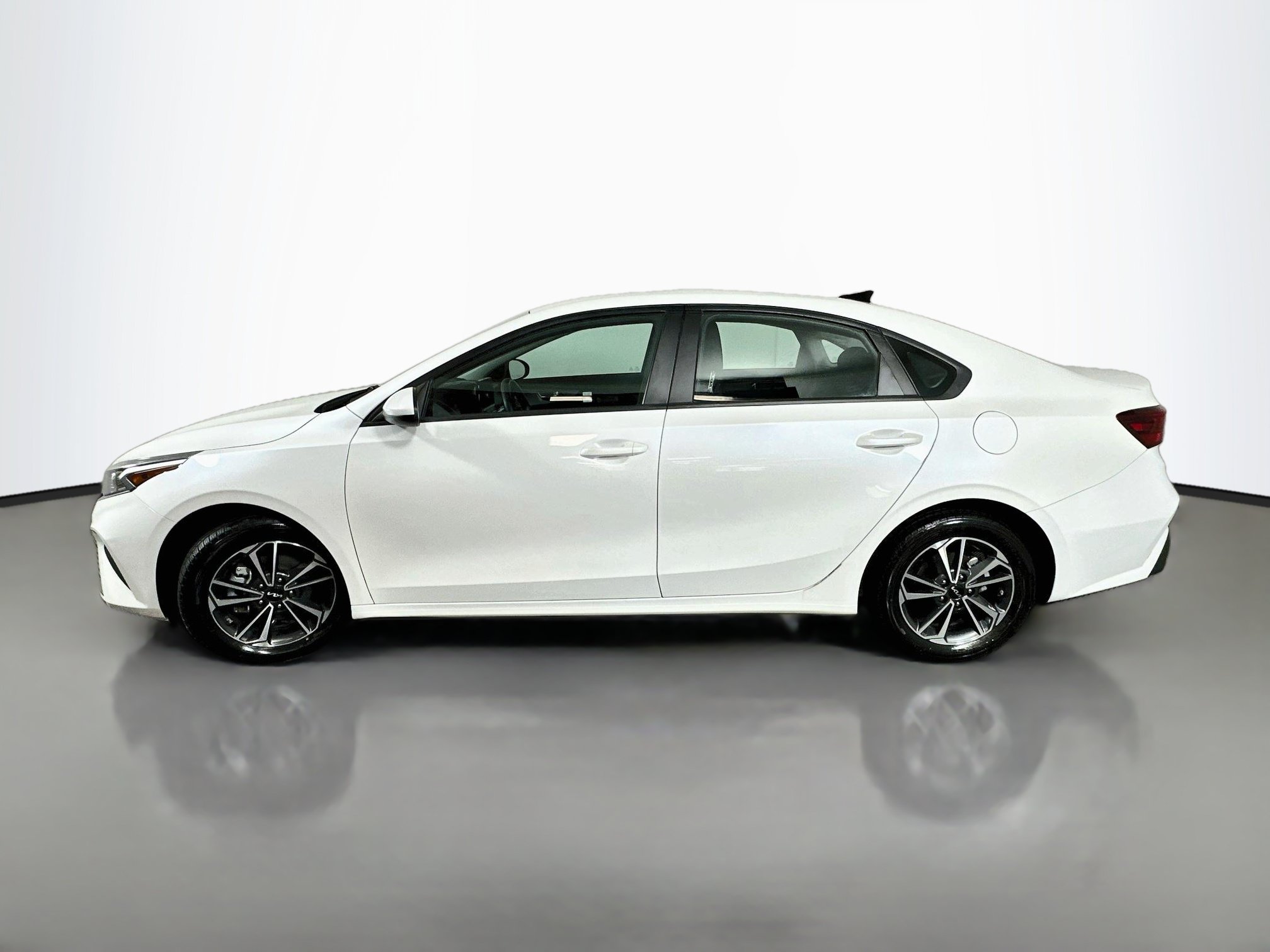 Certified 2023 Kia Forte LXS FWD image 4