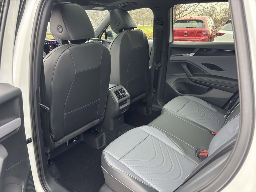 New 2026 Volkswagen Tiguan SE R-Line image 27