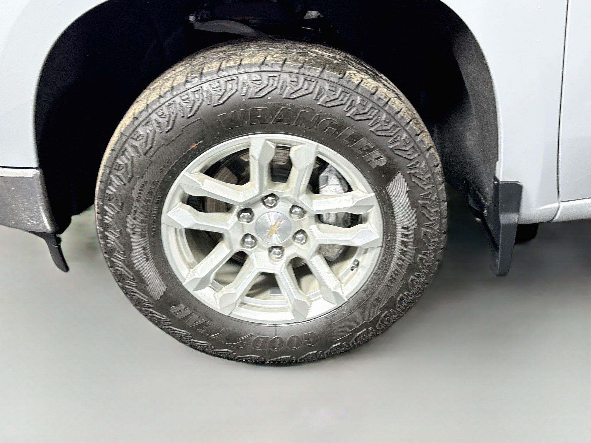 Used 2024 Chevrolet Silverado 1500 LT AWD/4WD image 37