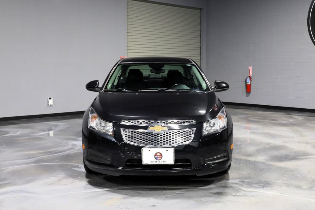 Used 2014 Chevrolet Cruze LT w/ Technology Package FWD image 2
