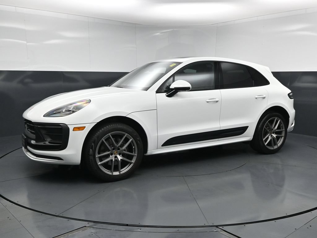 Certified 2025 Porsche Macan AWD/4WD image 1