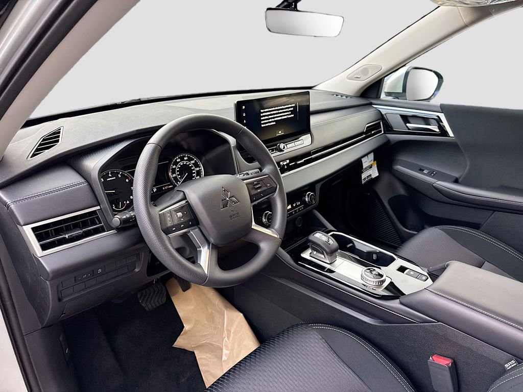 New 2026 Mitsubishi Outlander ES image 9