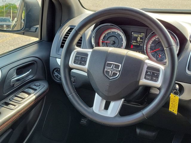 Used 2016 Dodge Grand Caravan R/T FWD image 18