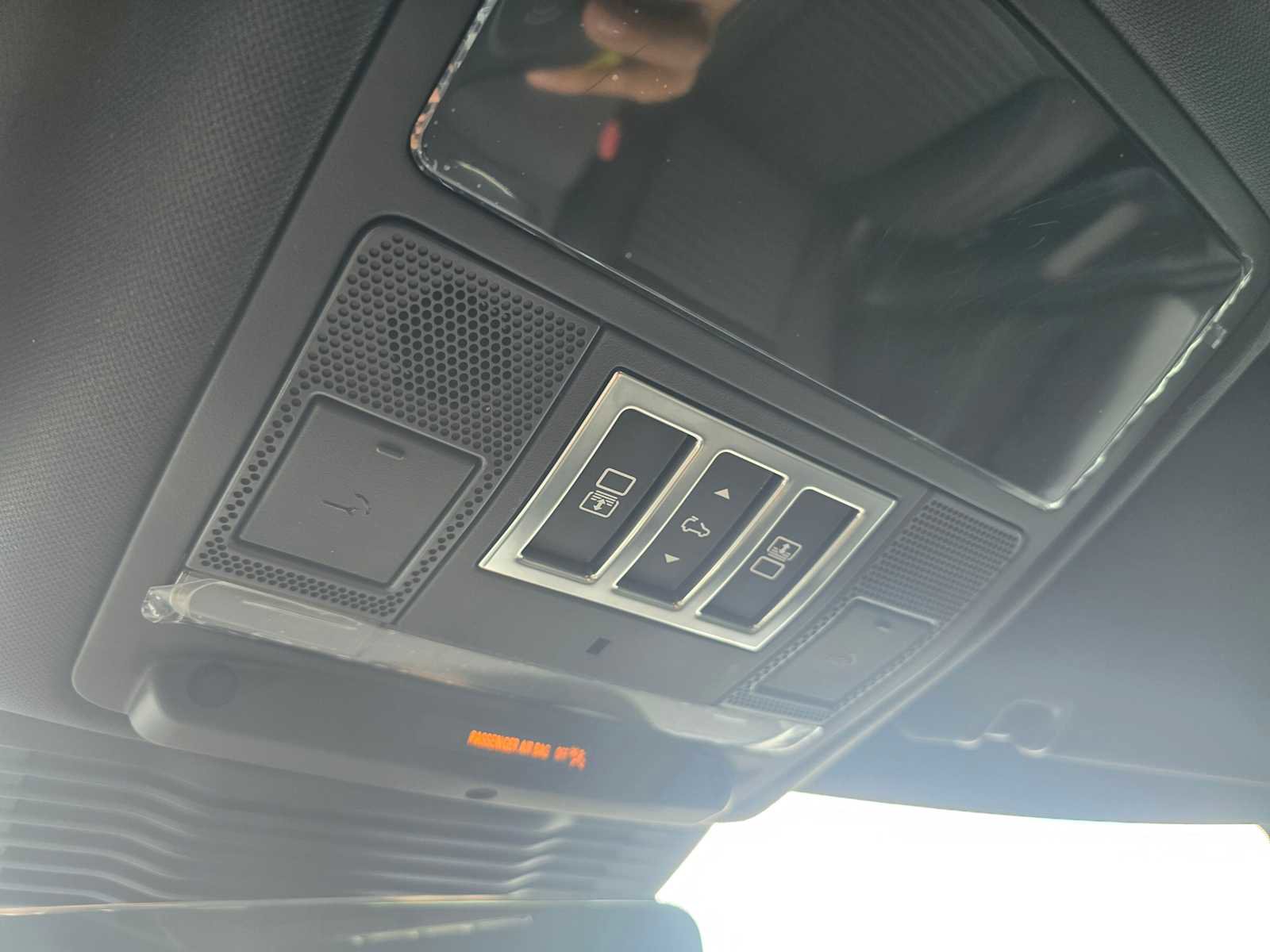 Used 2025 Land Rover Discovery S image 35