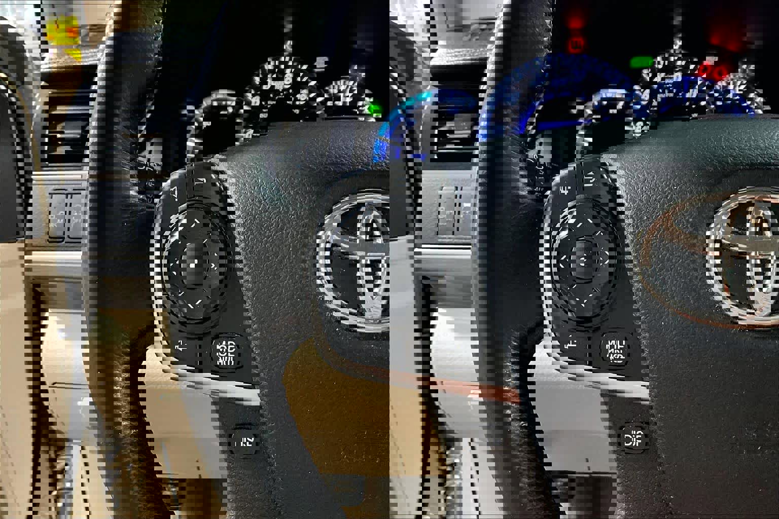 Used 2012 Toyota Camry XLE w/ Leather Pkg image 23