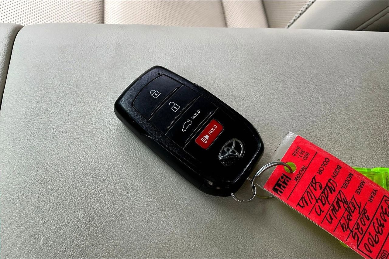 Used 2025 Toyota Crown Limited w/ Advanced Technology Package AWD/4WD image 36