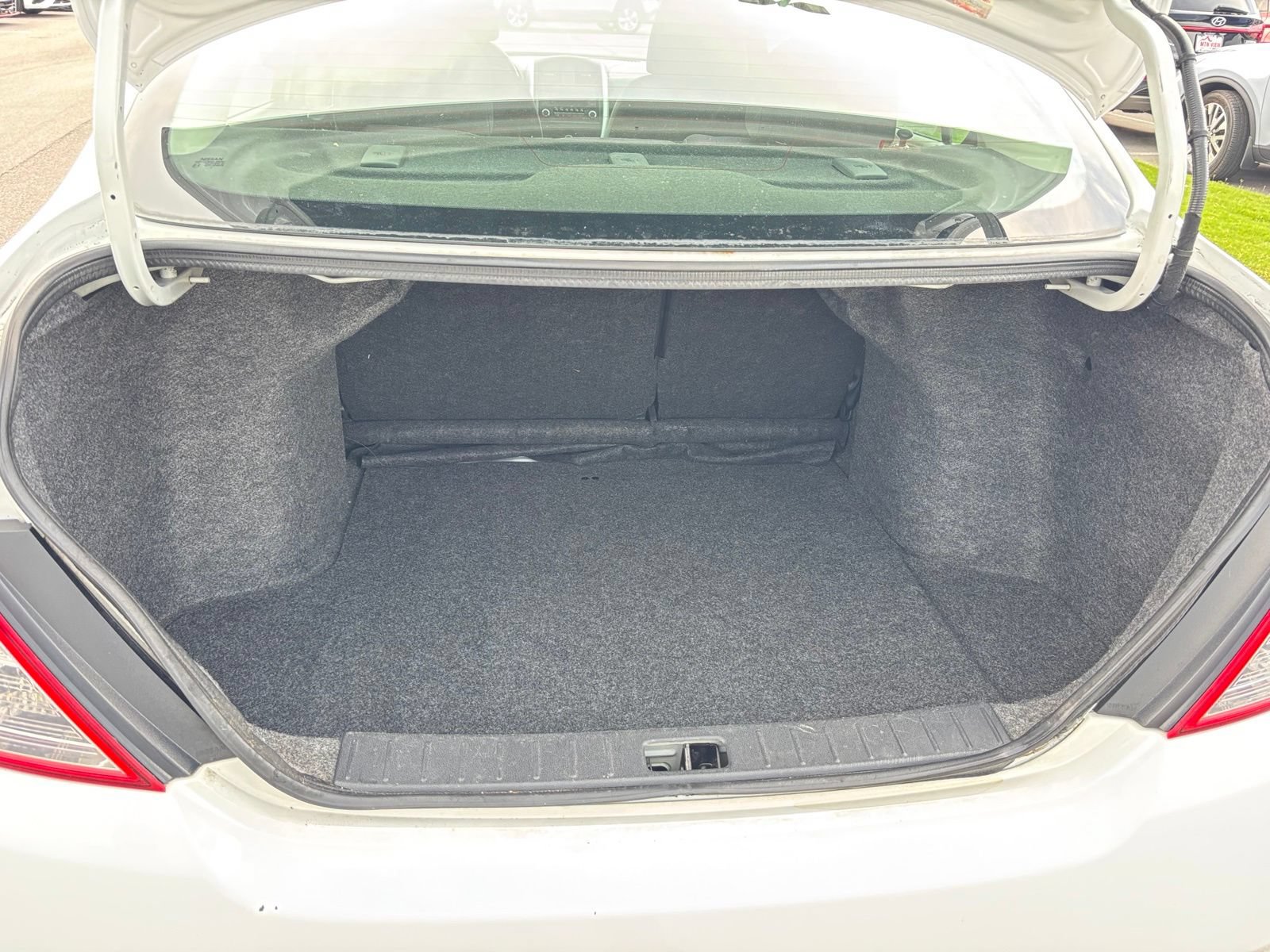 Used 2015 Nissan Versa SV FWD image 17