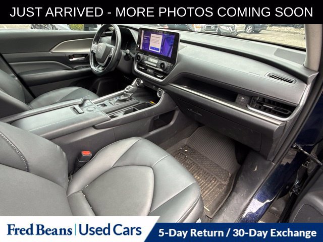 Used 2024 Toyota Grand Highlander AWD image 13