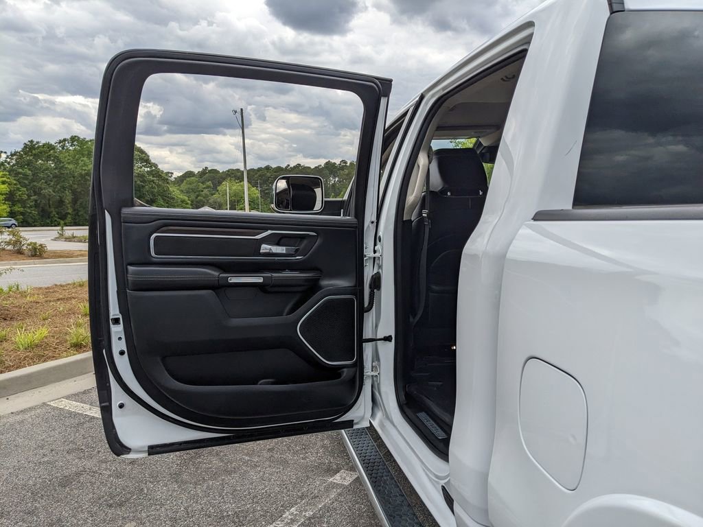 Used 2022 RAM 1500 Laramie AWD/4WD image 32
