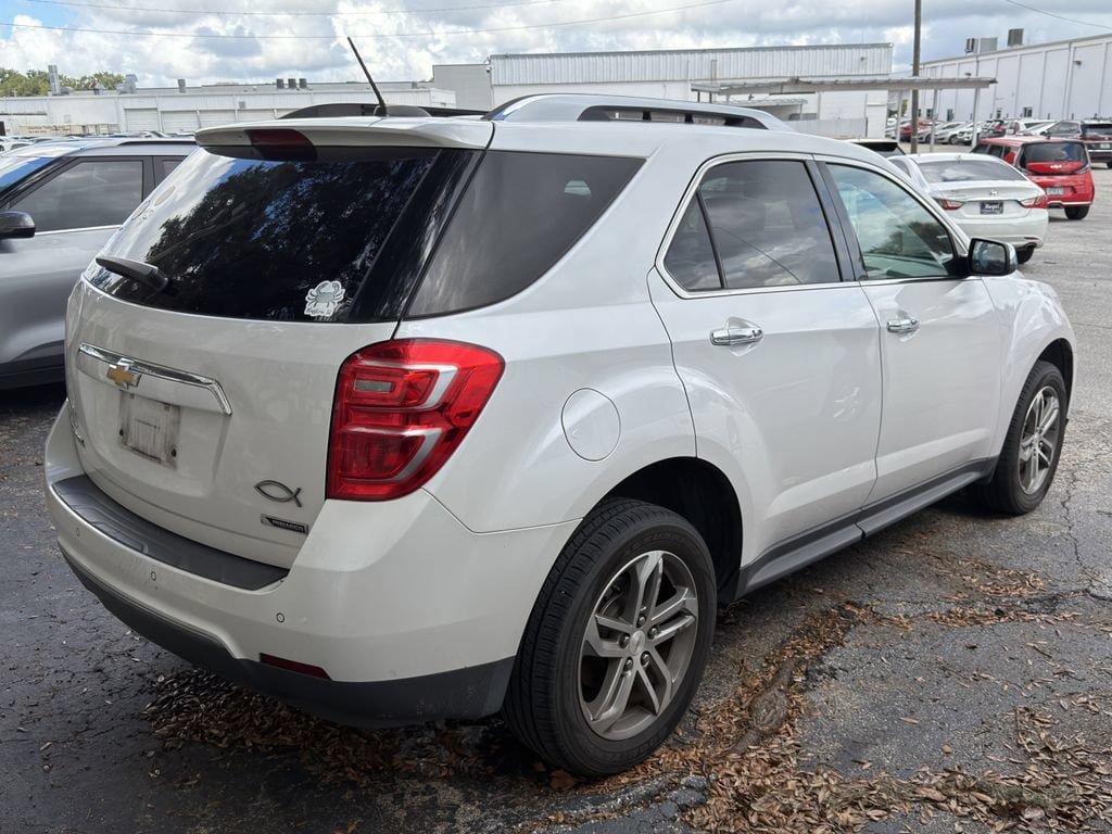 Used 2017 Chevrolet Equinox Premier w/ Enhanced Convenience Package FWD image 4