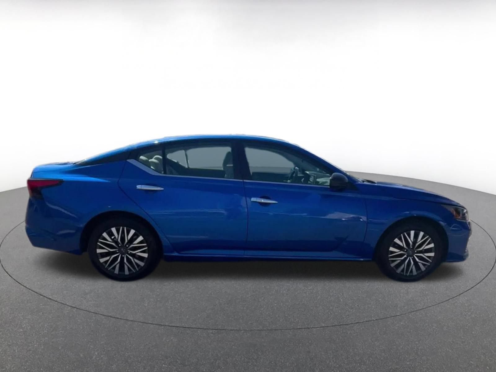 Used 2025 Nissan Altima 2.5 SV FWD image 16