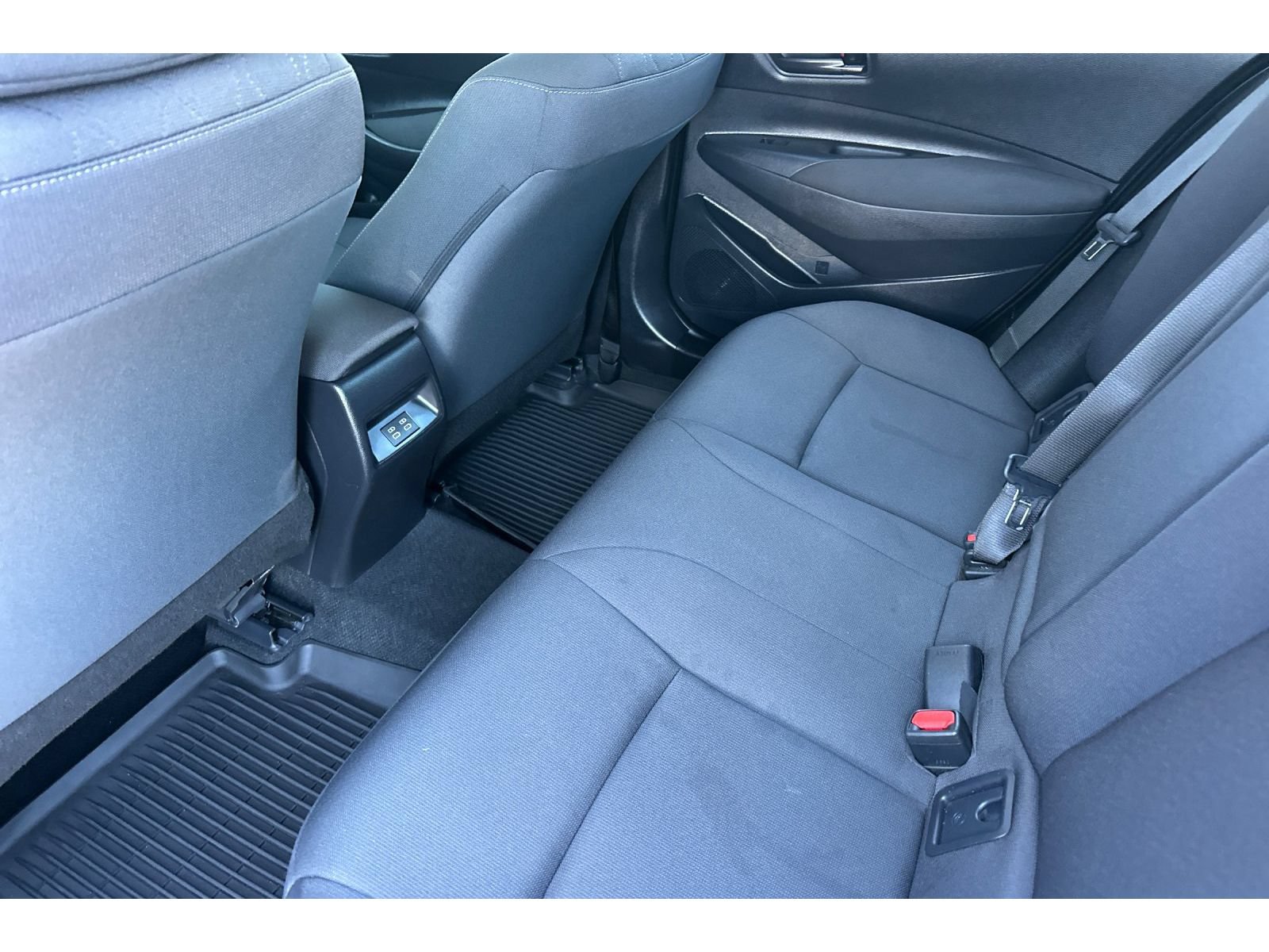 Used 2025 Toyota Corolla LE FWD image 13