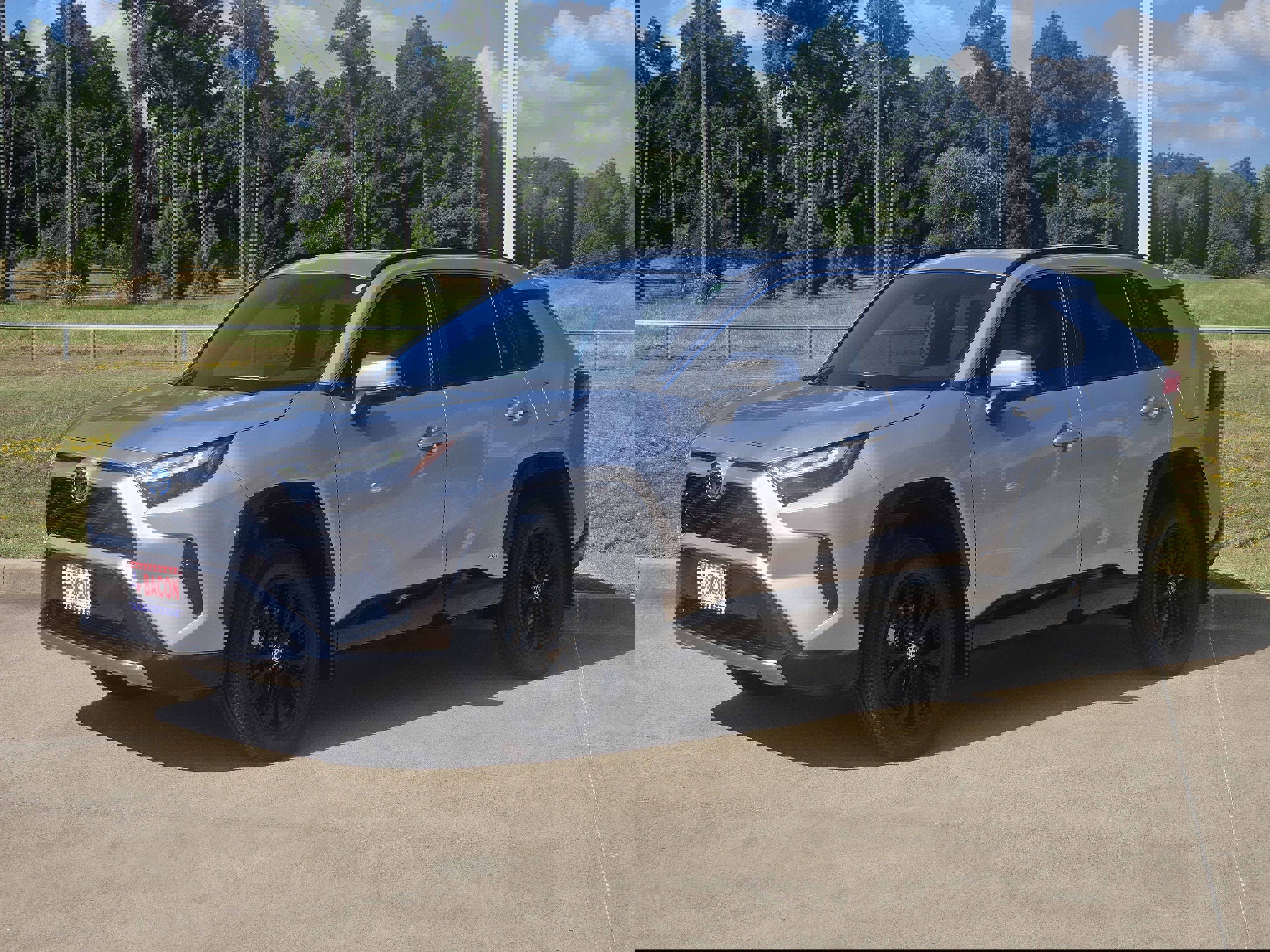 Used 2023 Toyota RAV4 SE video 1