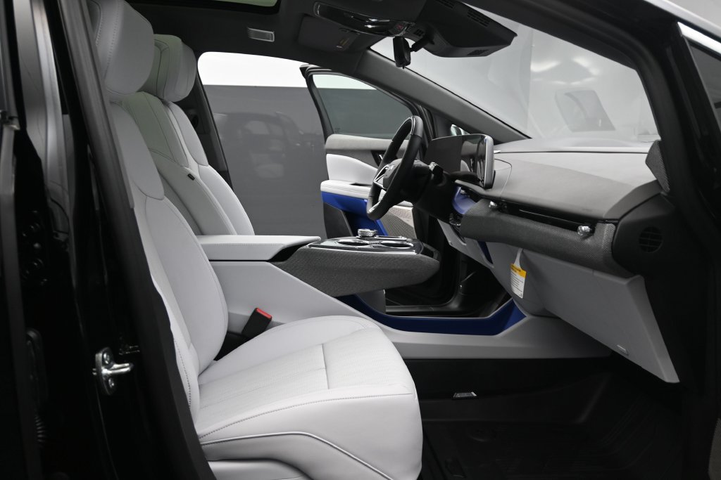 New 2027 Cadillac Optiq Premium Luxury w/ LPO, Floor Liner Package AWD/4WD image 18