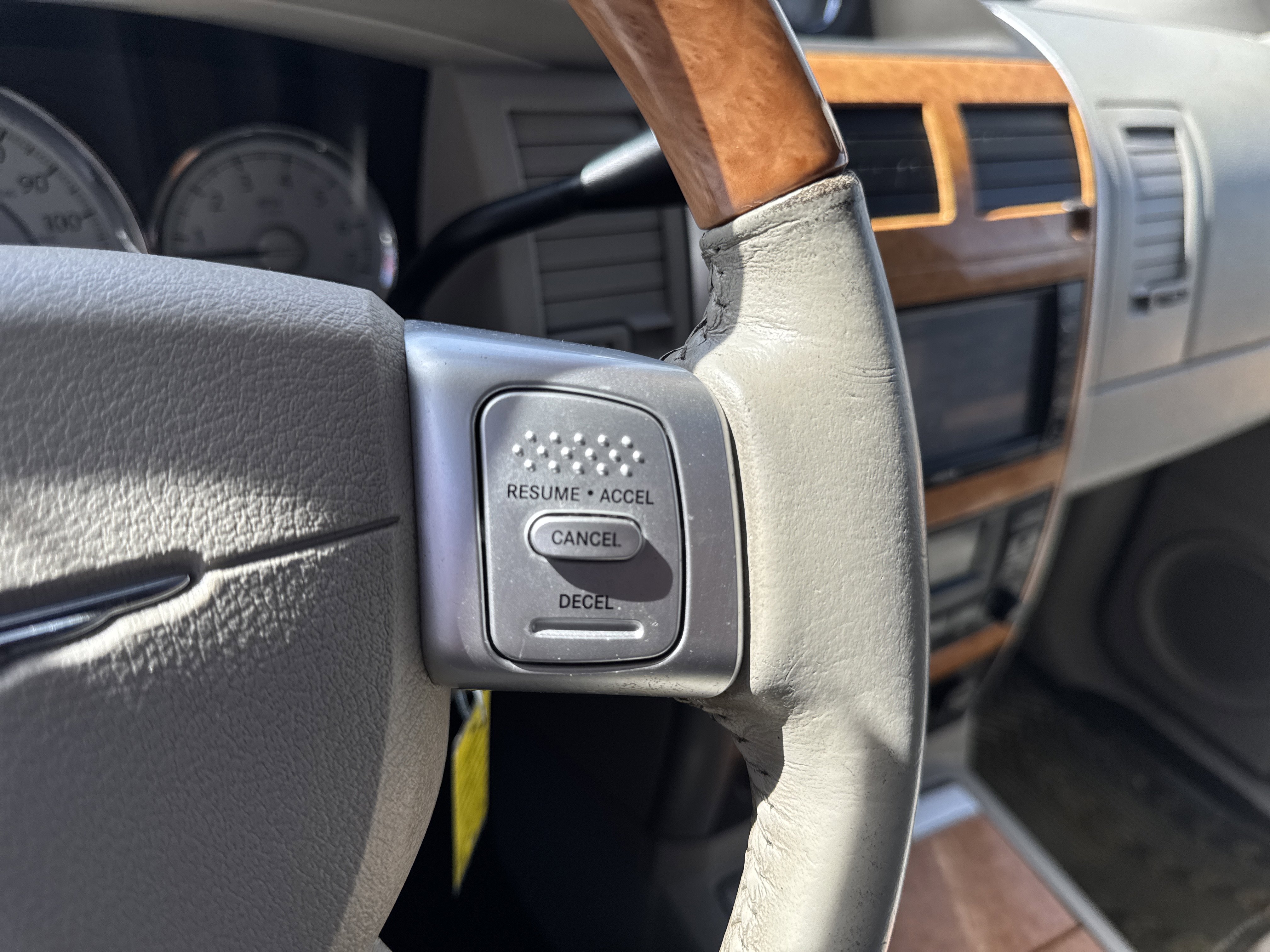 Used 2008 Chrysler Aspen Limited AWD/4WD image 21