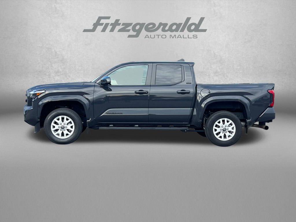 Used 2024 Toyota Tacoma SR5 AWD/4WD image 5