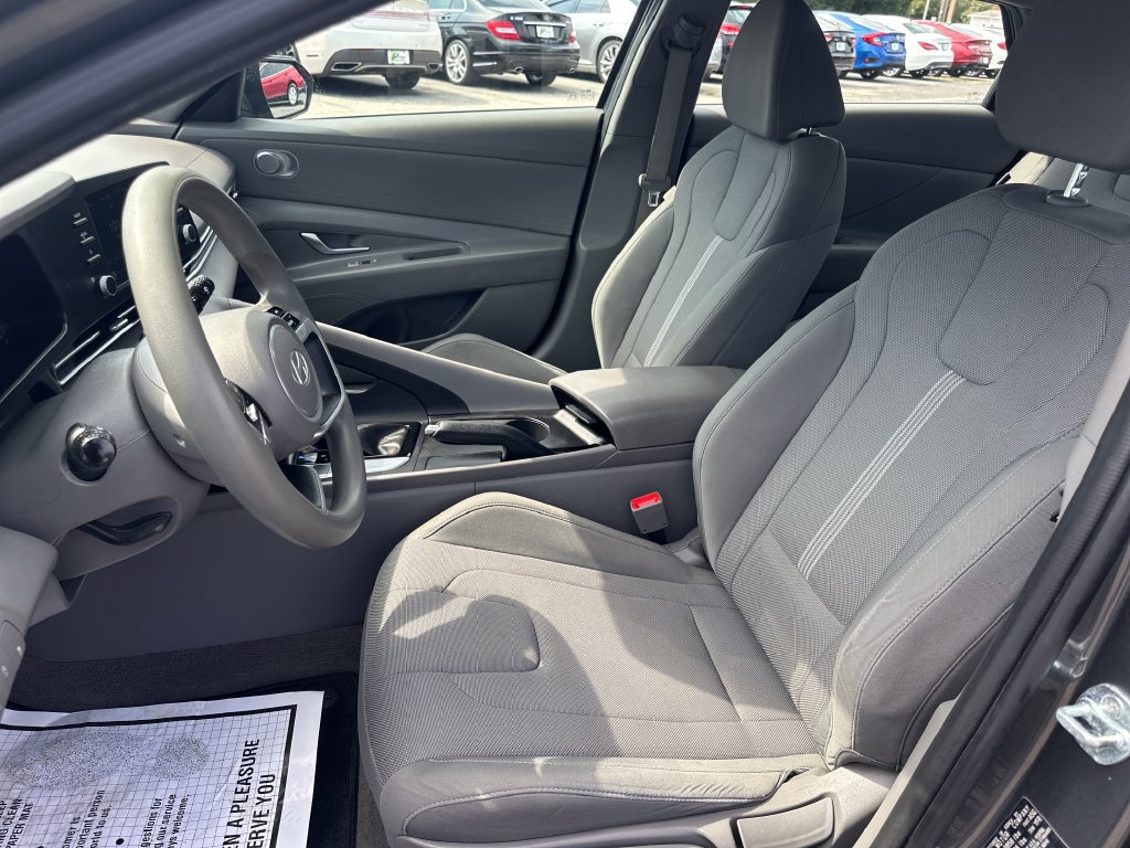 Used 2024 Hyundai Elantra SE FWD image 14