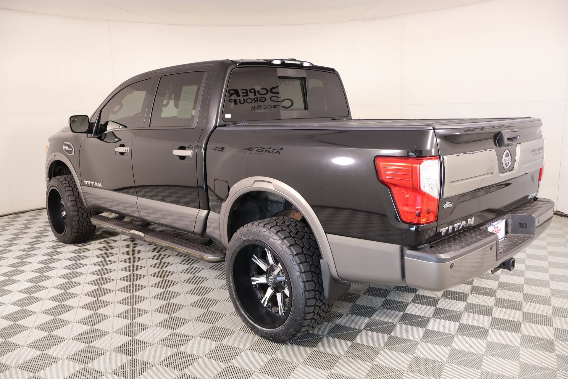Used 2017 Nissan Titan Platinum Reserve AWD/4WD image 23