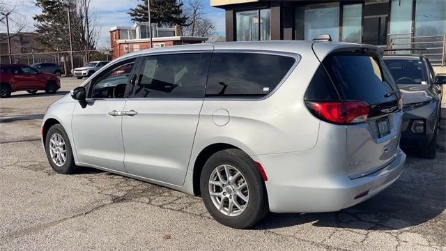 Used 2022 Chrysler Voyager LX image 23