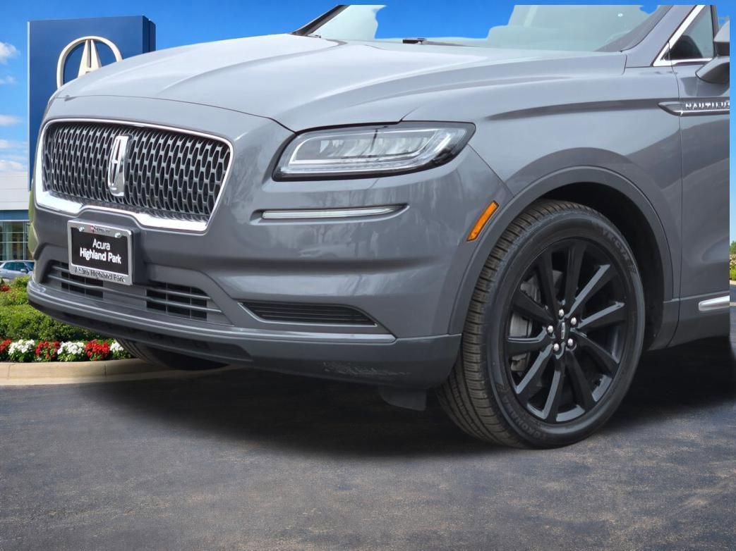 Used 2021 Lincoln Nautilus Reserve w/ Monochromatic Package image 3