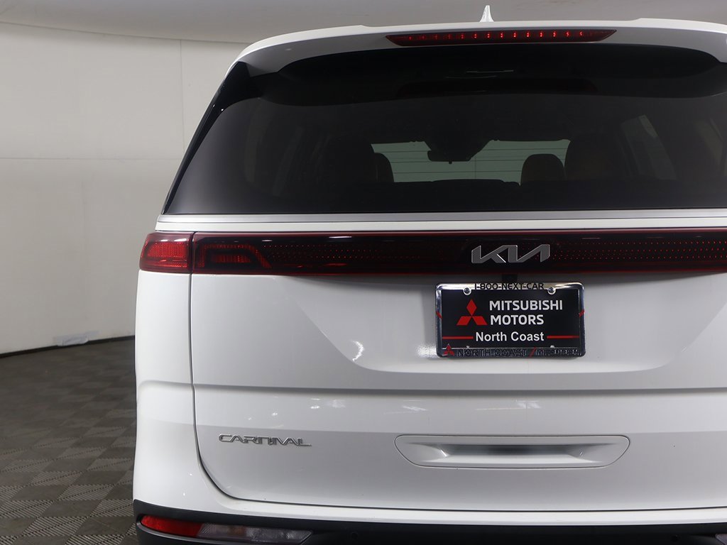 Used 2023 Kia Carnival EX image 15