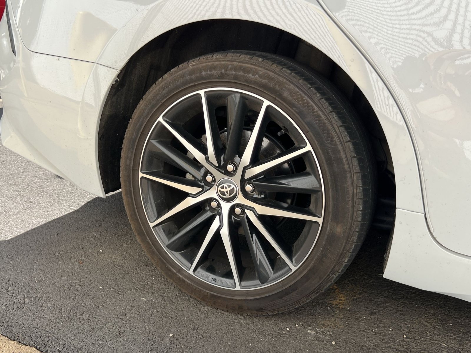 Used 2024 Toyota Camry SE w/ Cold Weather Package FWD image 10