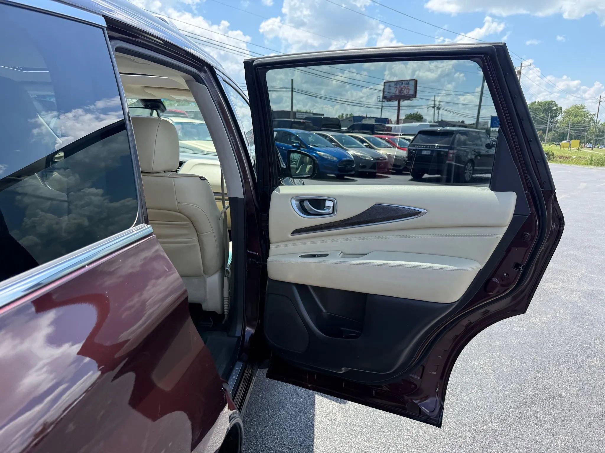 Used 2015 INFINITI QX60 AWD w/ Premium Plus Package image 43