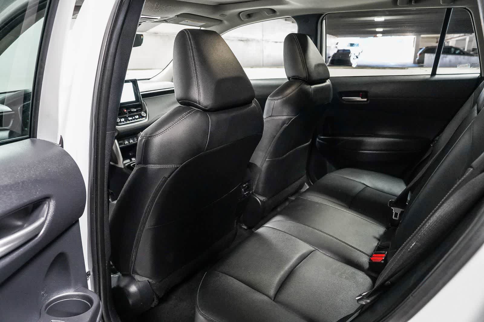 Used 2025 Toyota Corolla Cross XLE w/ Convenience Package FWD image 19