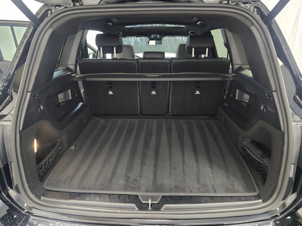 Used 2025 Mercedes-Benz GLB 250 4MATIC image 11