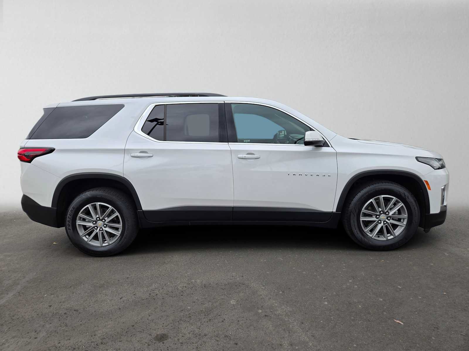 Used 2023 Chevrolet Traverse LT w/ LPO, Floor Liner Package AWD/4WD image 2